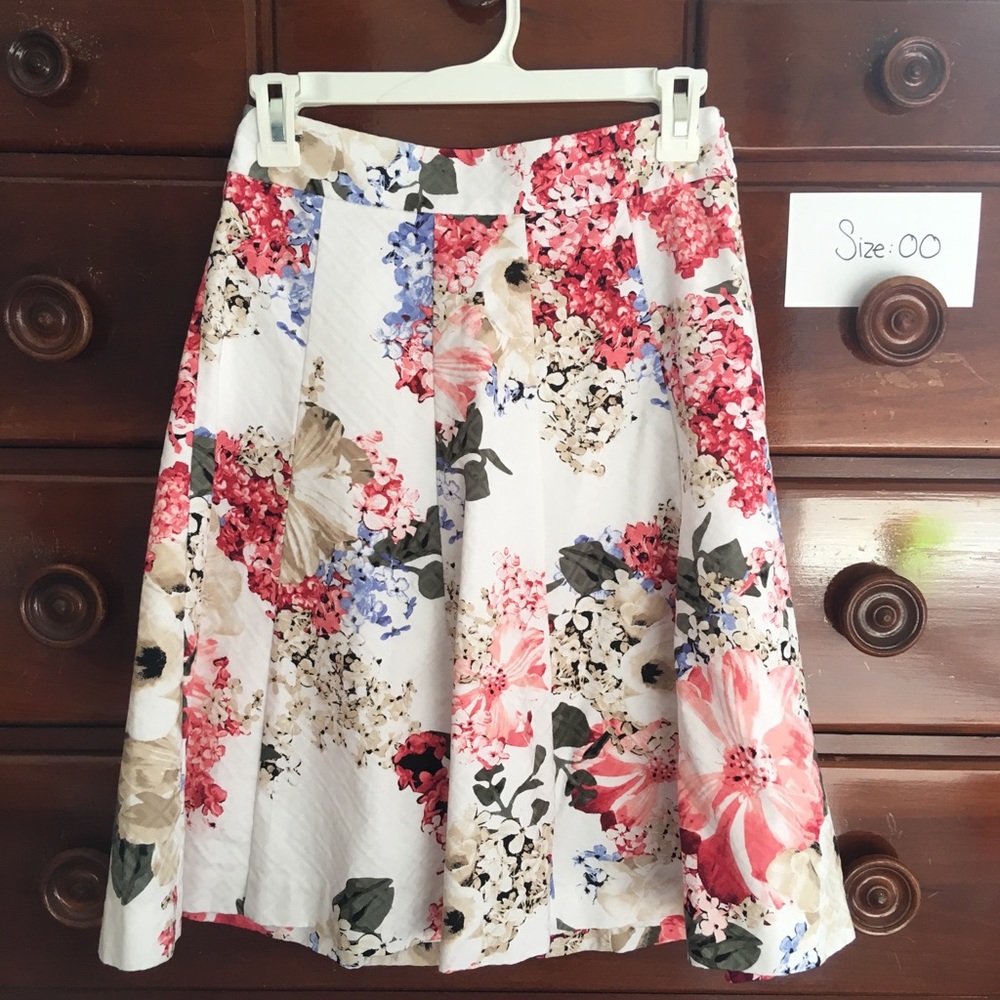 WHBM Skirt NWOT